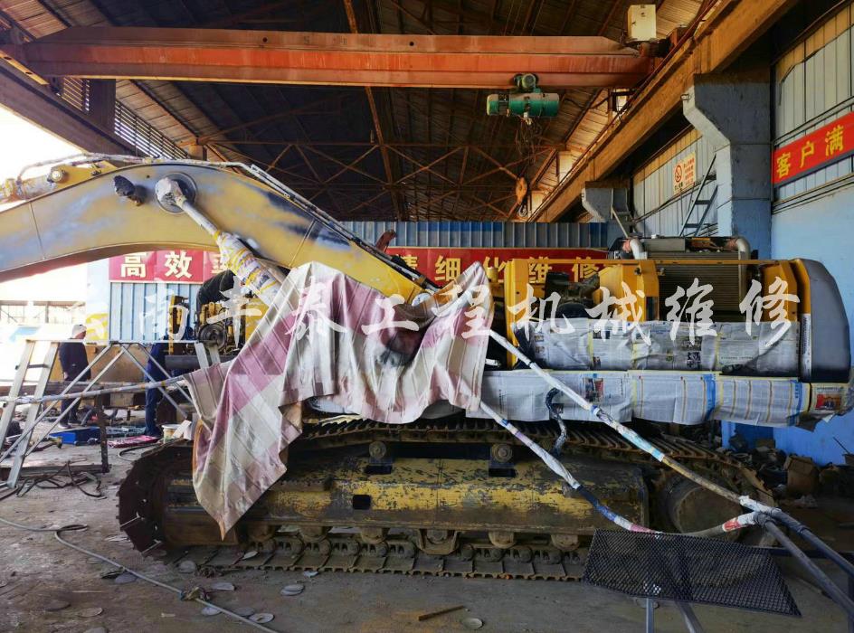 挖掘機(jī)維修實(shí)操分享：故障燈亮是什么原因？